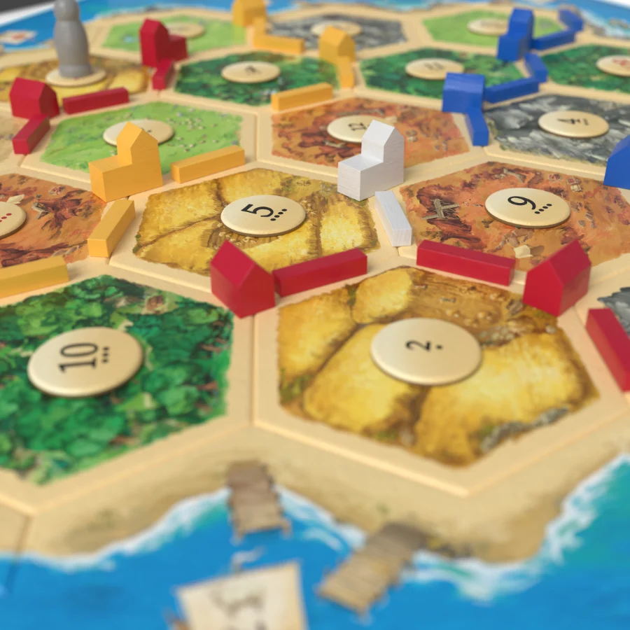 Tablero de Catan armado con fichas de terreno y números